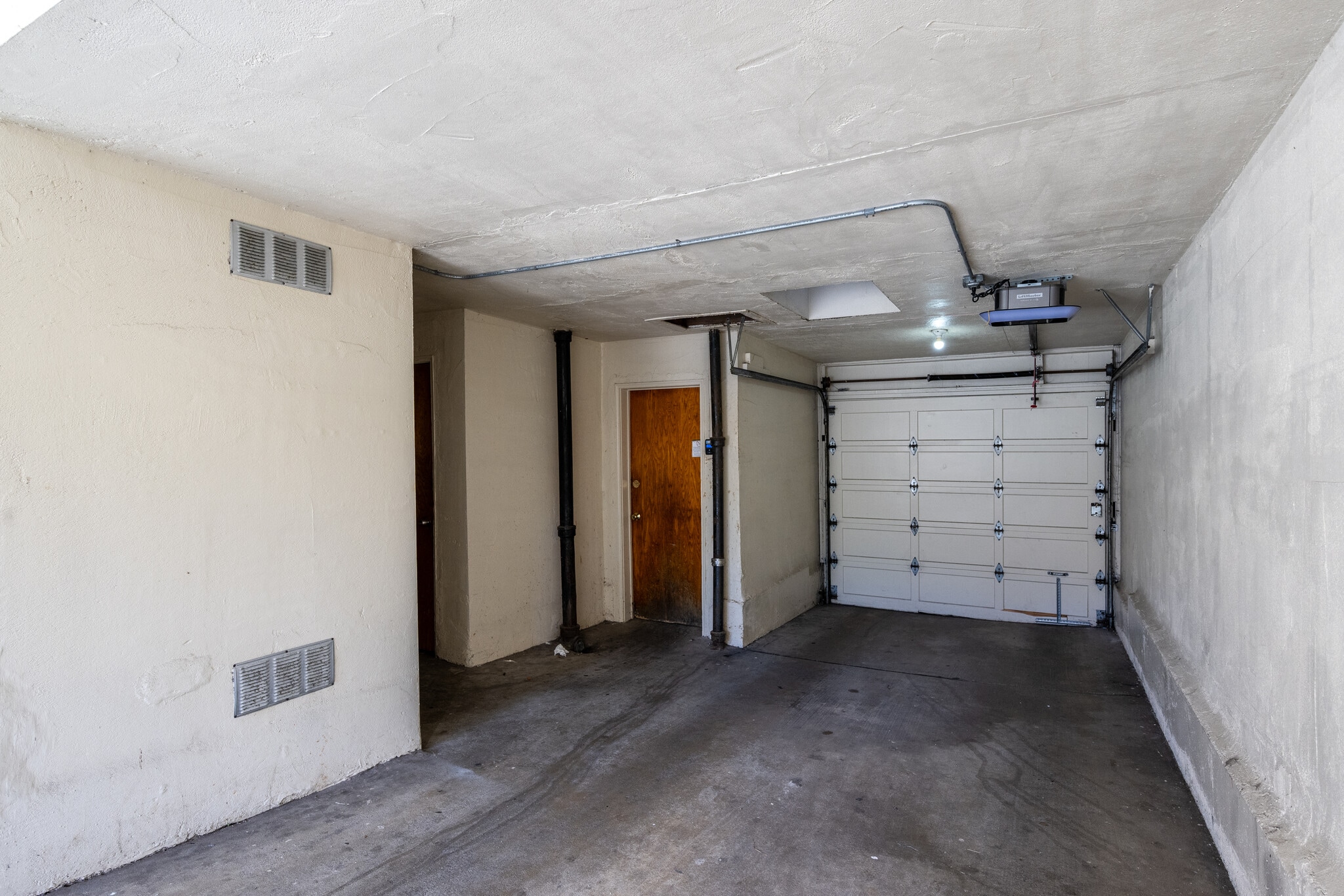 Building Photo - 185 Sickles Ave