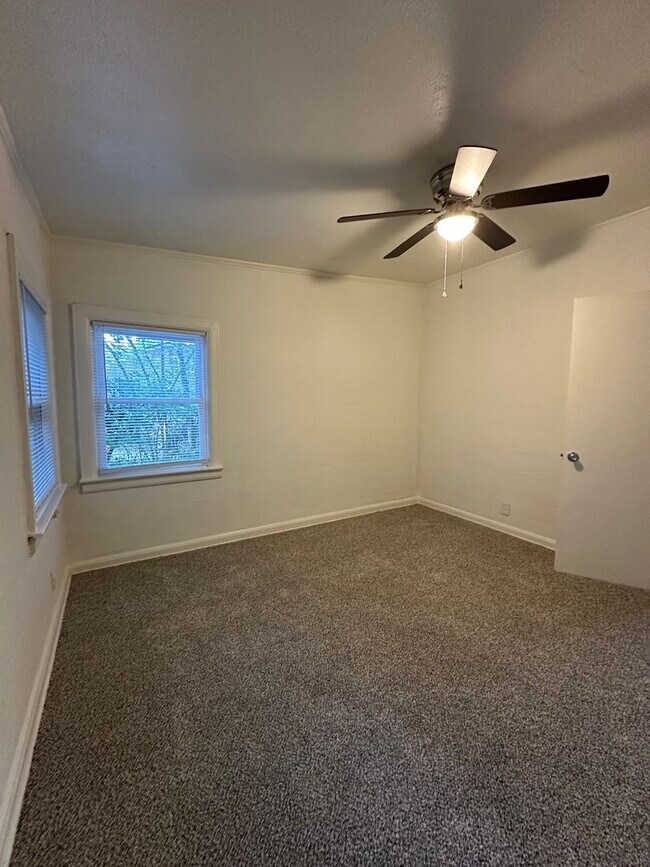 Building Photo - 2 bedroom, 1 bathroom updated home in Normaltown