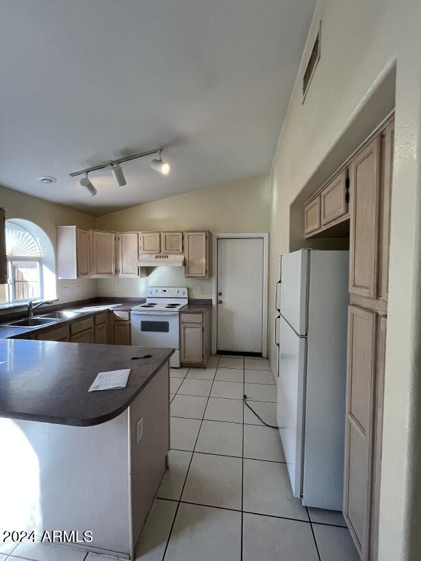 Building Photo - 1831 W Derringer Way