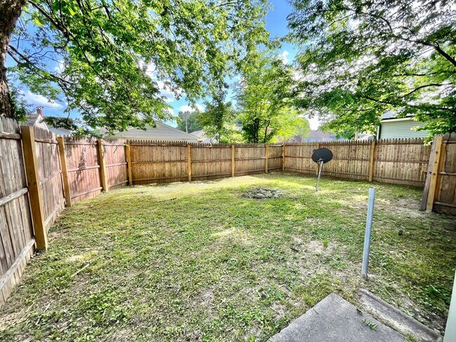Building Photo - Nice Family Home in the 40215 Area
