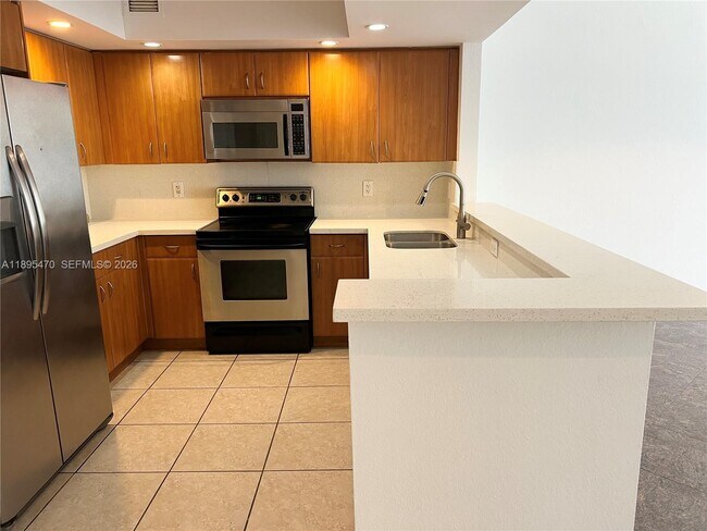 Building Photo - 5600 Collins Ave