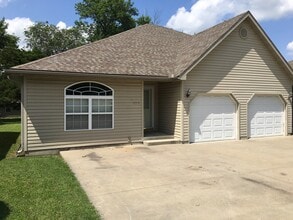 Building Photo - 717 E Madison St