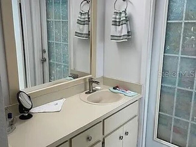 Building Photo - 2 bedrooms and 2 bathrooms Home in Kissimmee
