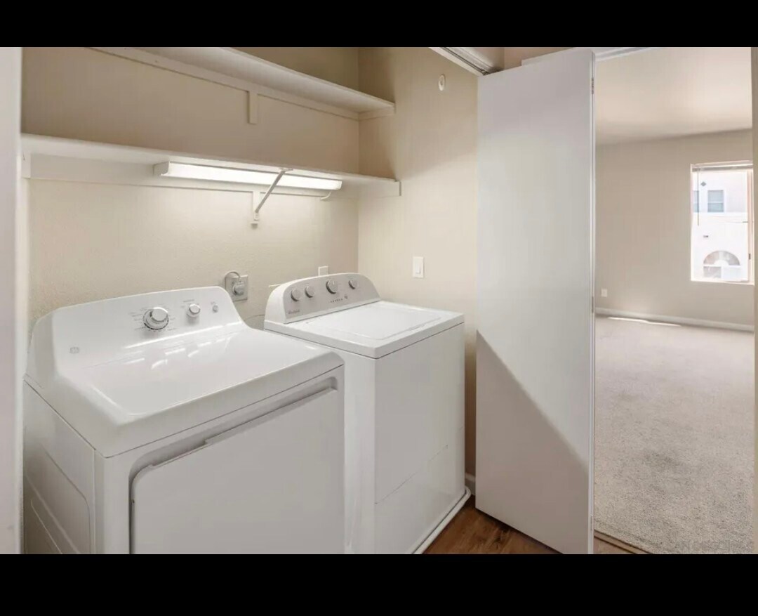 Building Photo - 580 Camino De La Reina