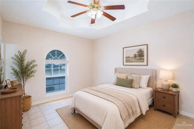Building Photo - 604 Buena Vista Dr