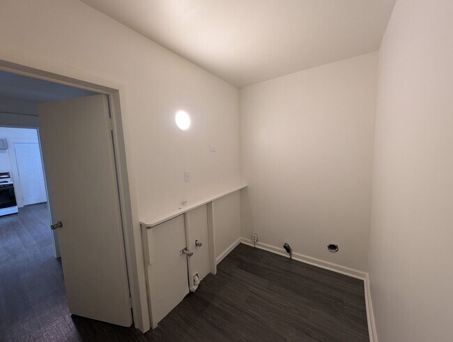 Building Photo - 502 E 2nd St