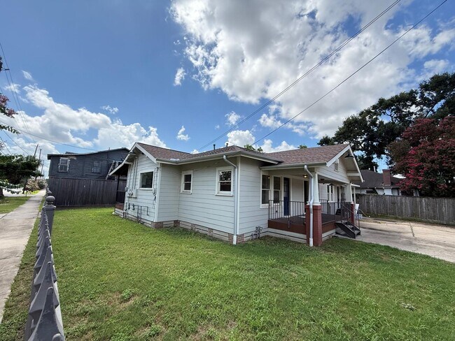 Building Photo - 201 Drennan St