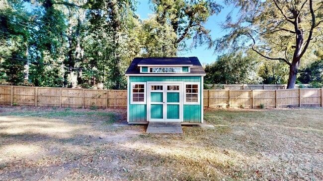 Building Photo - 1412 N Sharon Amity Rd