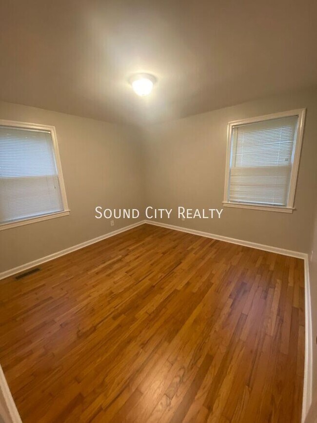 Building Photo - 265 Sunrise Ave