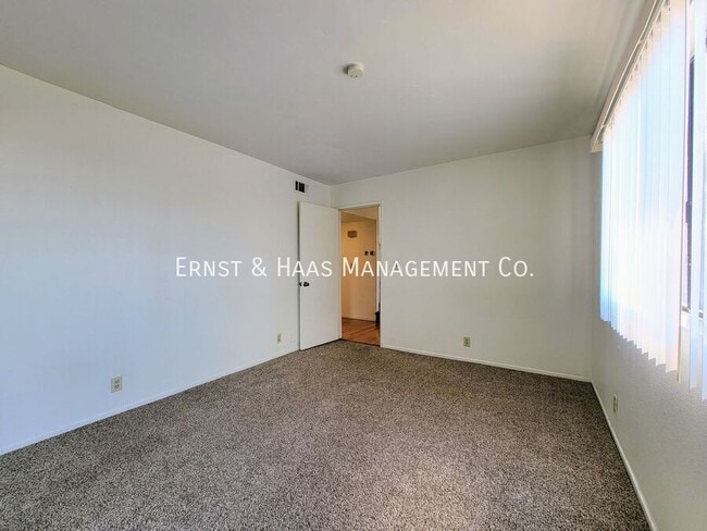 Building Photo - 2755 E Hill St