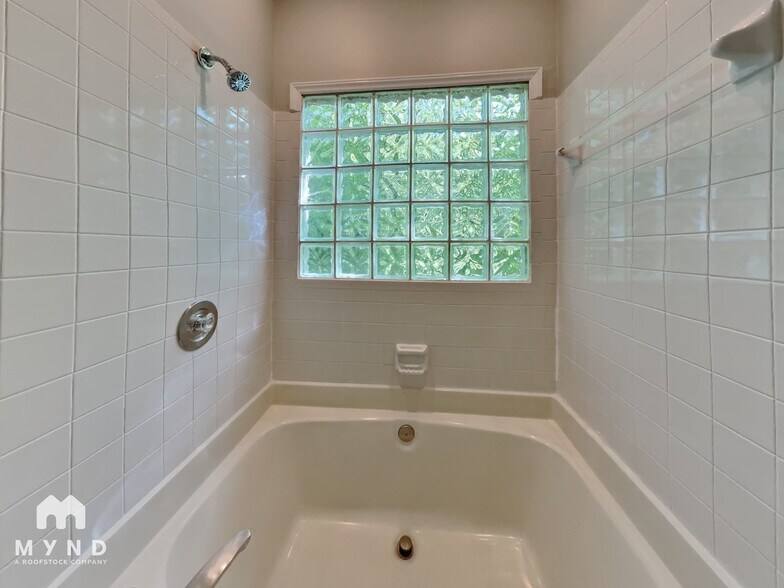 Building Photo - 523 Rockvale Ct