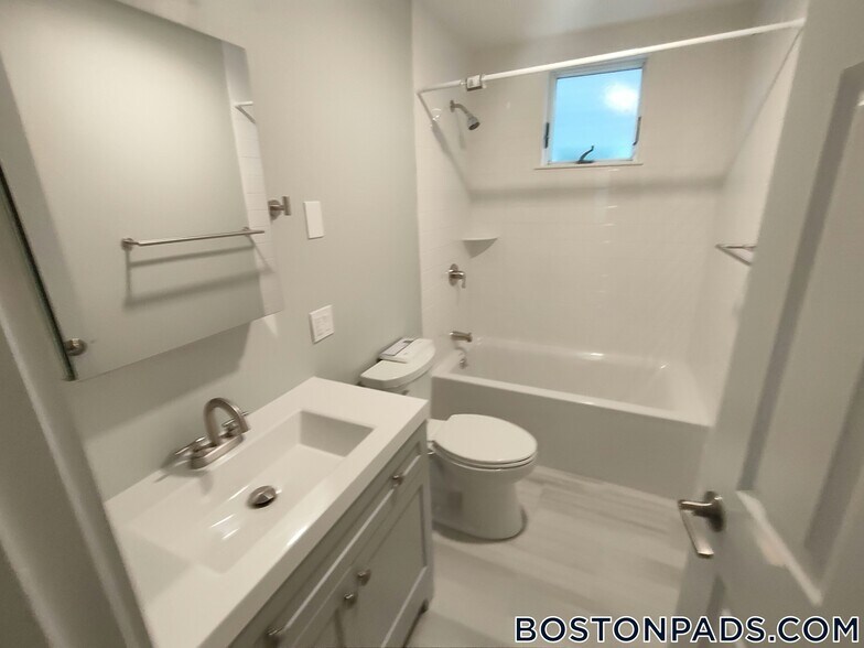 Building Photo - 159 Boston St
