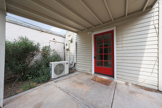 Building Photo - 1023 E Meadowbrook Ave