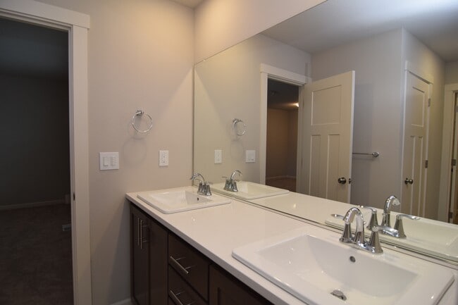 Building Photo - 8408 SE Quincy St