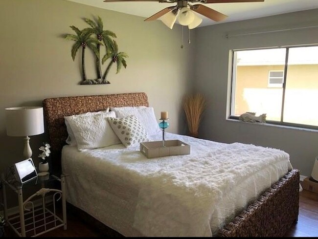 Guest bedroom #2 w/ walk in closet. - 2321 SE 5th Ct