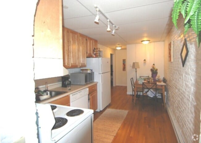 Building Photo - 98 Tyler St