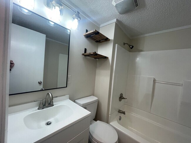 Building Photo - 10th Ave NW Duplex