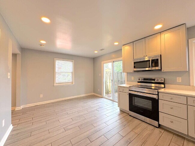 Building Photo - Comfortable Living in a Convenient Lorton Location