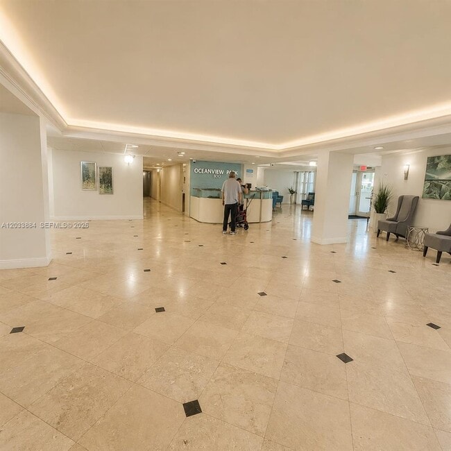Building Photo - 800 Parkview Dr