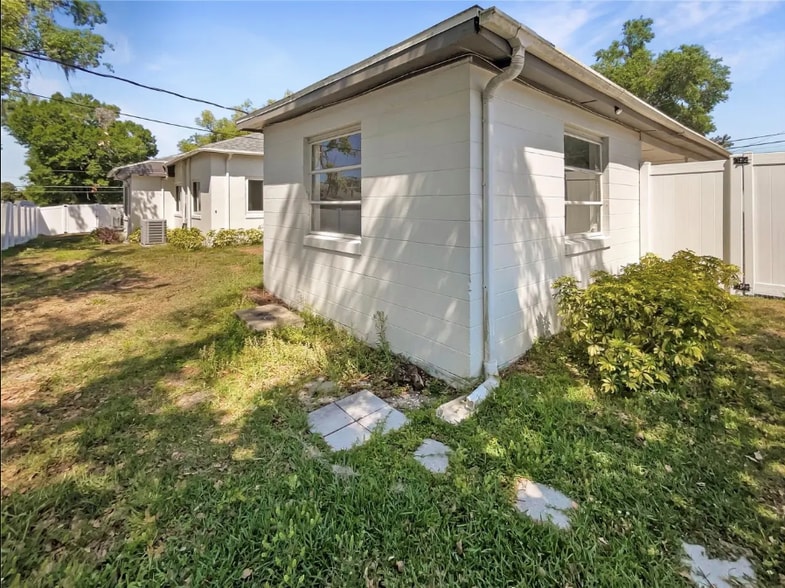 Building Photo - 370 E Waldo St