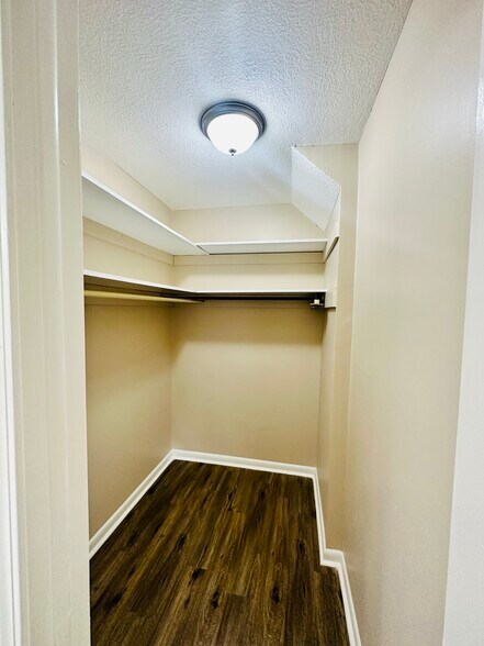 Building Photo - 261 Dillon Dr