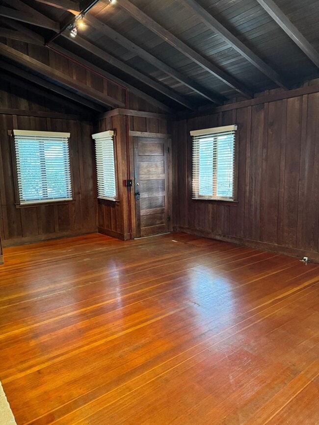 Building Photo - Cozy 2 bed 1 bath in Downtown Carmel minutes away from Carmel Beach