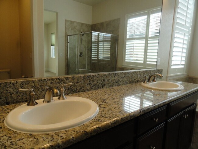 Building Photo - Great Home in East Garrison