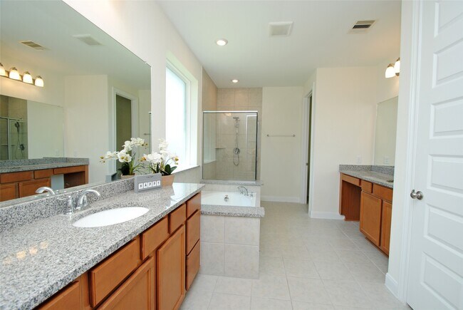 Building Photo - 26806 Skylark Blf Trl