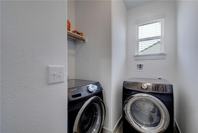 Building Photo - Eastwood at Riverside #47