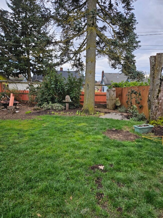 Building Photo - 611 W 32nd St