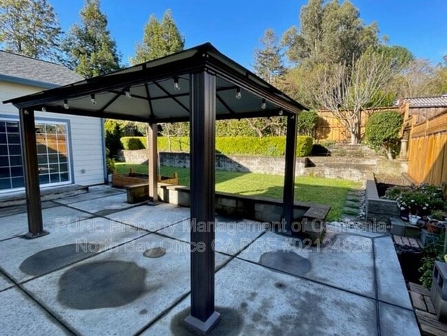 Building Photo - 211 Ridgeview Dr