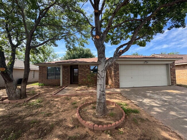 Primary Photo - Stunning 3-Bedroom Haven with Cozy Firepla...