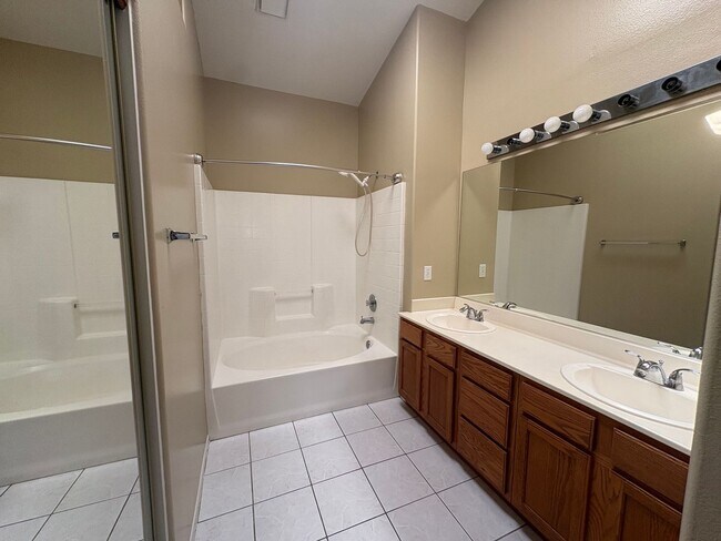 Building Photo - 7110 Rogue River Dr