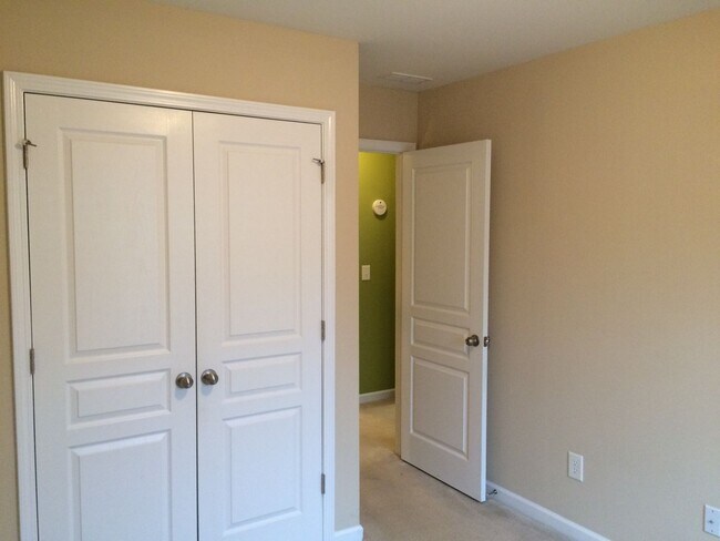 Building Photo - Pre-leasing for May 2026!