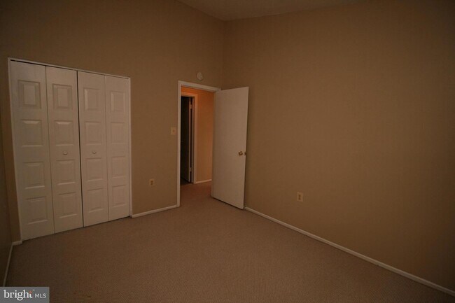 Building Photo - 512 Suffield Dr