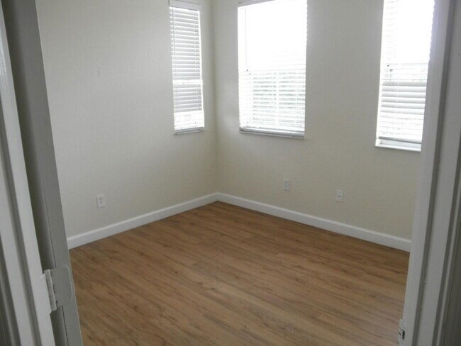 Building Photo - 3308 Shoma Dr