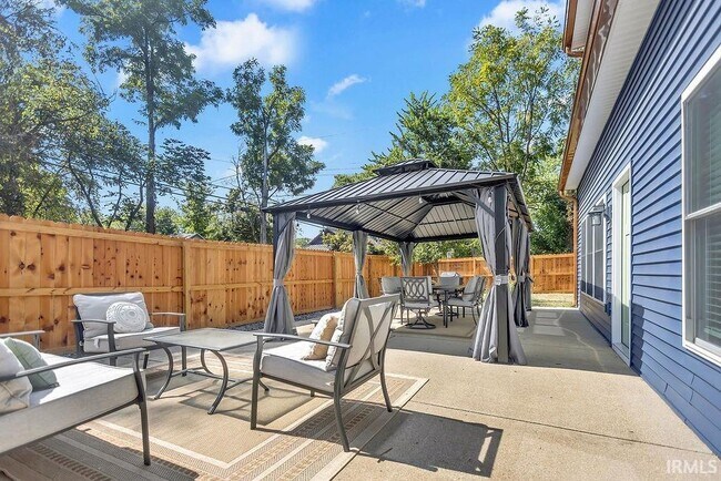 Building Photo - 1122 S Fess Ave