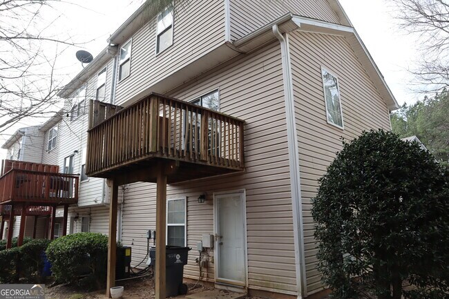 Building Photo - 658 Providence Pl SW