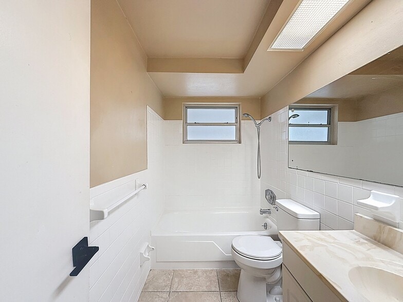 Building Photo - 3632 Brompton Dr