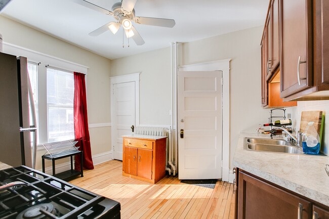 Building Photo - Griggs Duplex