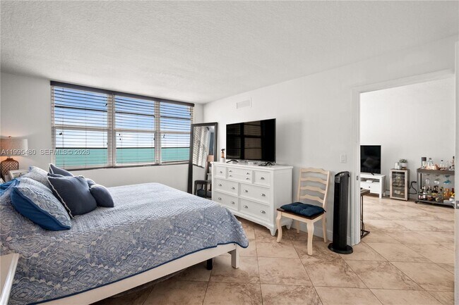 Building Photo - 6917 Collins Ave