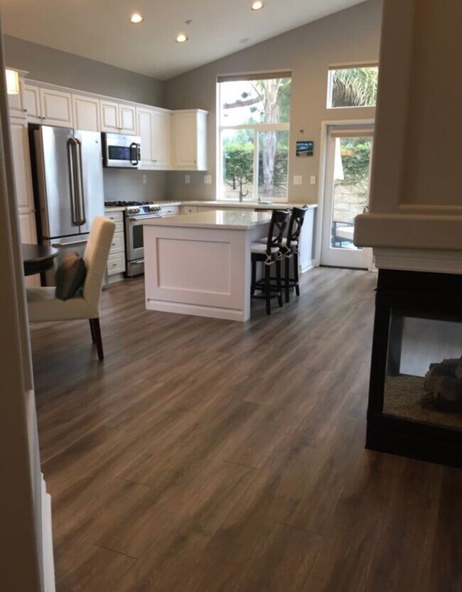 Building Photo - 797 Bennett Ave