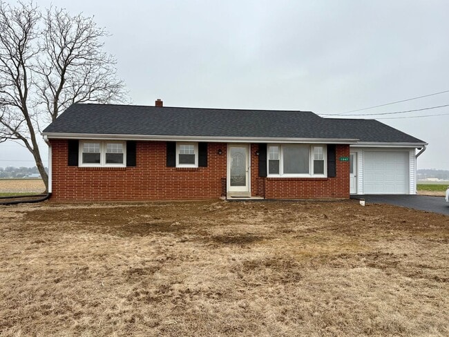 Building Photo - 3 Bedroom 1 Bathroom Rancher in Elizabethtown!