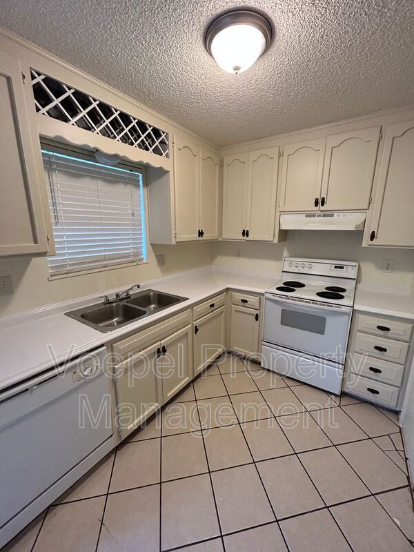 Building Photo - 10103 E 67th St