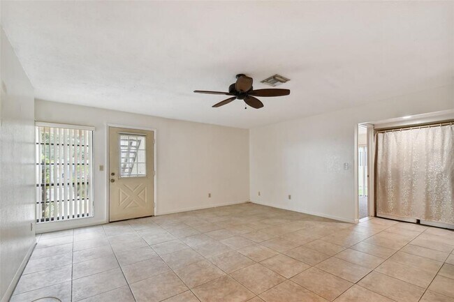 Building Photo - 8423 Seminole Blvd