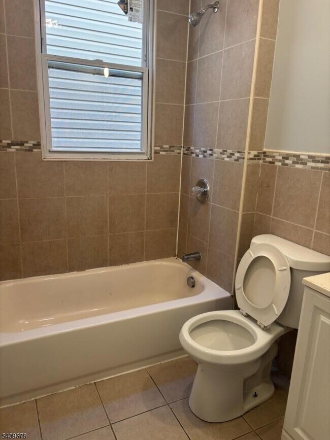 Building Photo - 309 S 11th St