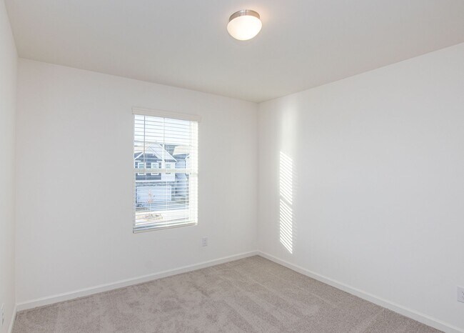 Building Photo - BEAUTIFUL 3BD/2.5BTH Townhome - Belmont - AUGUST 2026 MOVE IN