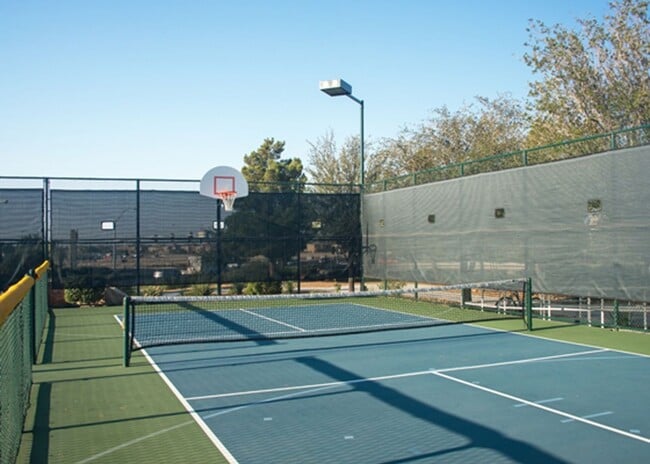 Building Photo - Lovely Home