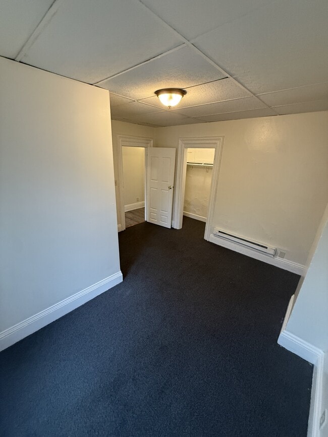Building Photo - 1127 Ross Ave E