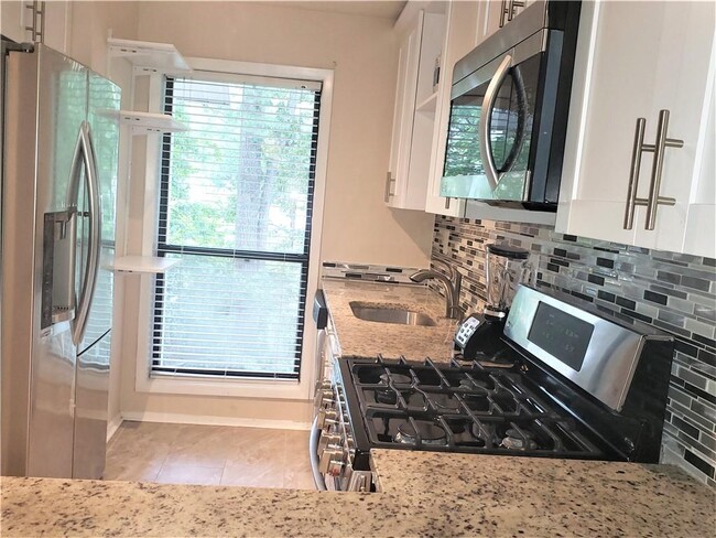 Building Photo - 602 Wynnes Ridge Cir SE